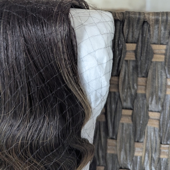 Woman Lace Front Wig - Picture 7 of 15